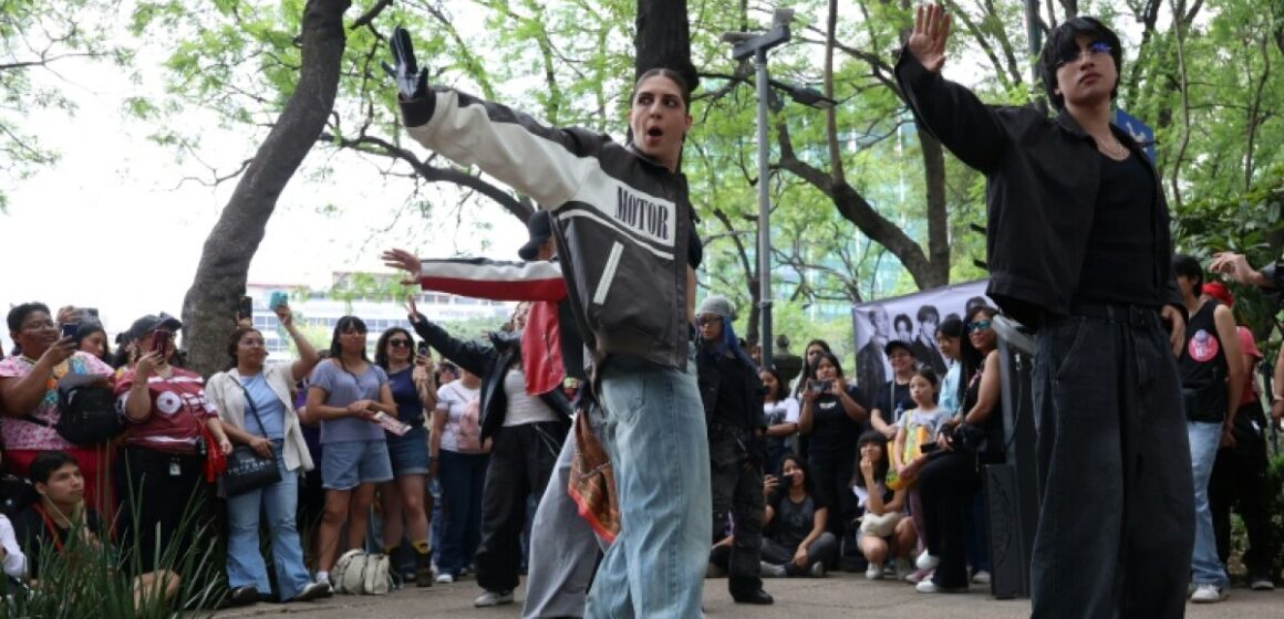 Mexican BTS Fans Go Wild As Concerts Grow Near Mexican BTS Fans Go Wild As Concerts Draw Near