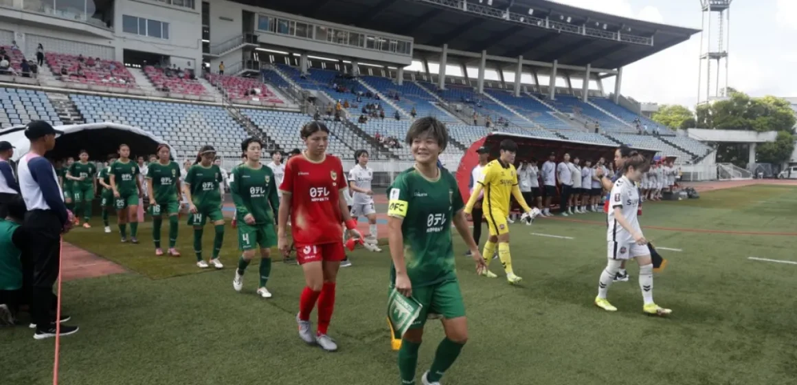 South Koreans Gear Up To Roar On Football Team From Rival North
