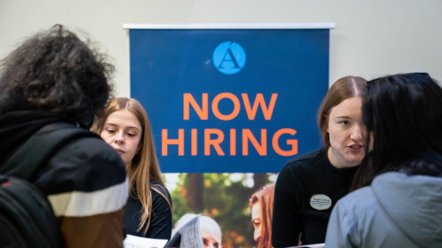 US Job Growth Remains Strong, Unemployment Holds Steady