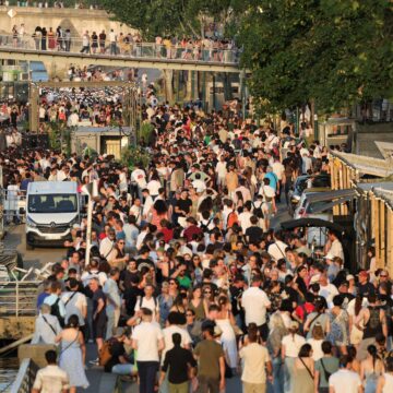 FILES-FRANCE-MUSIC-FESTIVAL-HEATWAVE France Holds Music Festival Amid Record Heatwave Alerts