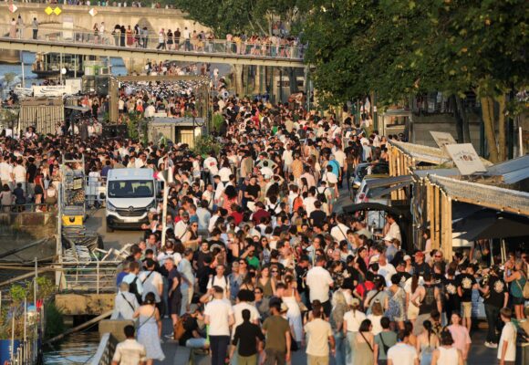 France Holds Music Festival Amid Record Heatwave Alerts