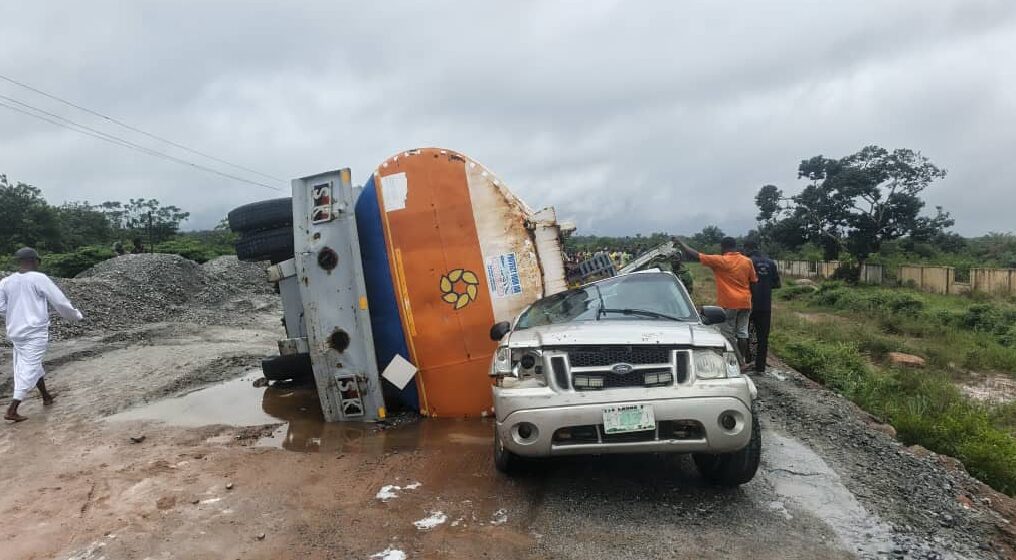 LASEMA Recovers Fallen 45,000-Litre PMS Tanker In Epe, Averts Potential Disaster