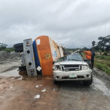 LASEMA Recovers Fallen 45,000-Litre PMS Tanker In Epe, Averts Potential Disaster