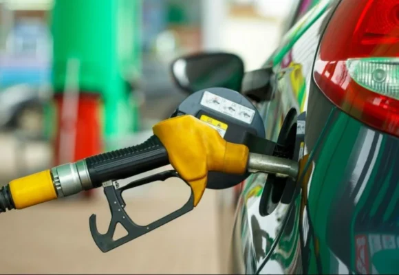 Oil Marketers Cut Petrol Prices As Crude Falls