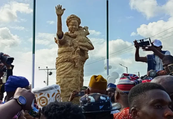 Thousands Of Twins Gather For ‘World Twins Festival’ In Nigeria’s Igboora